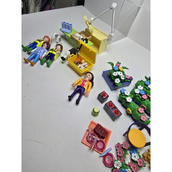 Mixed Lot of Geobra Playmobil Figures Sets - Picture 4 of 4